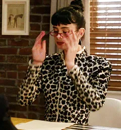 krysten ritter -12/81 -5'9''- love her, totally hot....kiss! kiss!