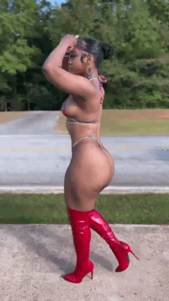thick booty stroll