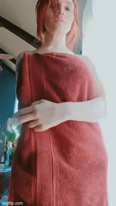 i think her towel came loose;)