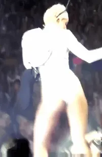 miley cyrus teasing with her ass again