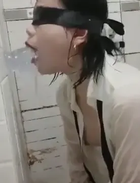 ASIAN DILDO DEEPTHROAT