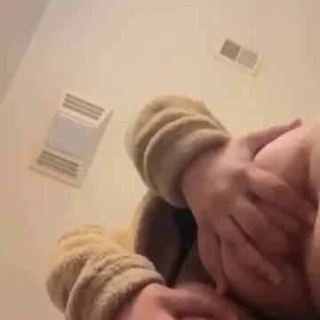Pawg Teen Groping & Showing her Soft Cheeks *LEAKED*