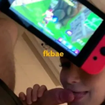 slut disturbs gamer boyfriend by giving rough face fuck snapchat leaked nudes porn