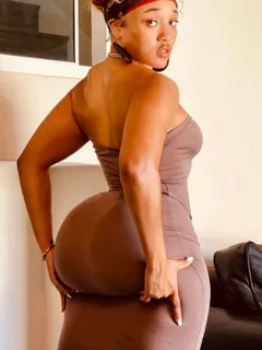 lorraine sd (cocaine lorraine) grabbing her booty