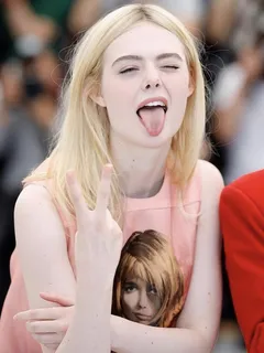 elle show me what that tongue can do