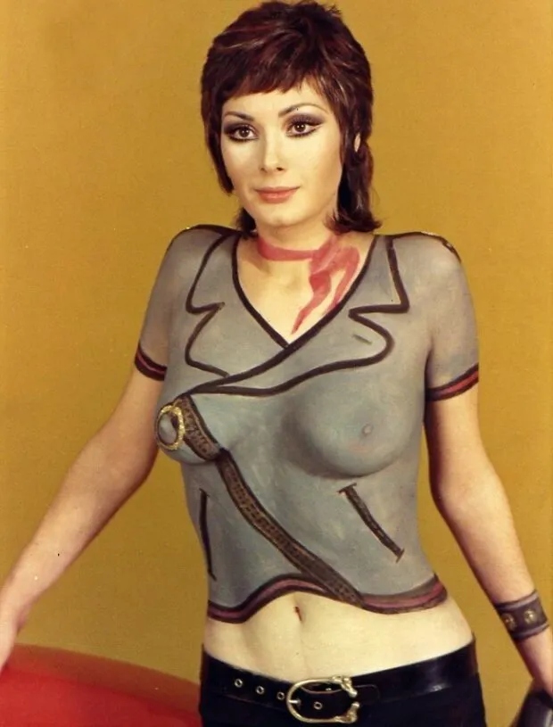 edwige fenech showing off her great tits