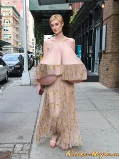 elizabeth debicki walking in public with her huge saggy tits out