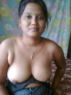 indian village aunt showing boobs to her boyfriend