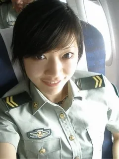 asian mil-babe selfie