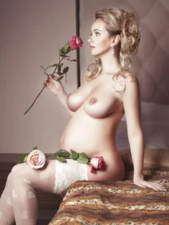 pregnant lady with roses