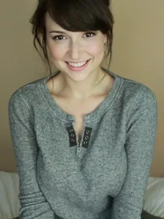 milana vayntrub