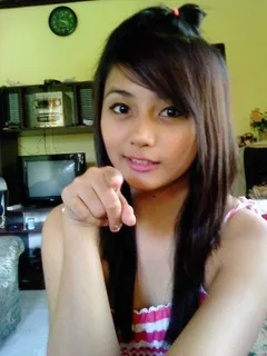 beautiful 19 year old filipina spinner babe with a dollface