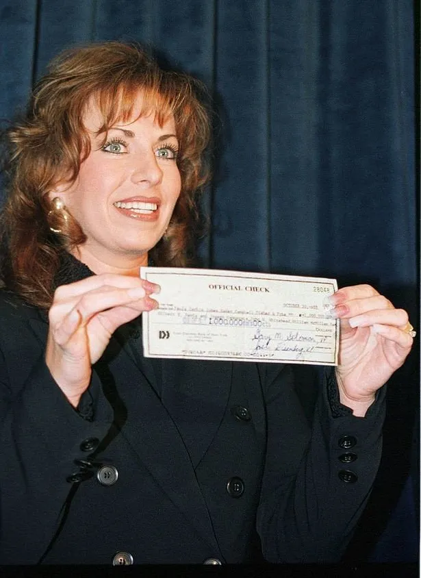 paula jones 2nd pic.