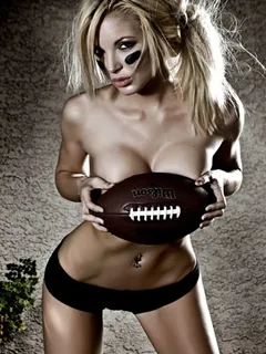 athletic camgirl valentina: football striptease