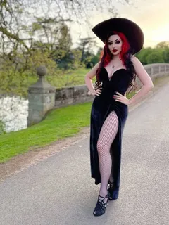 sorceress in need of an apprentice (model: dani divine)