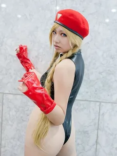 see more sexy cosplay chicks