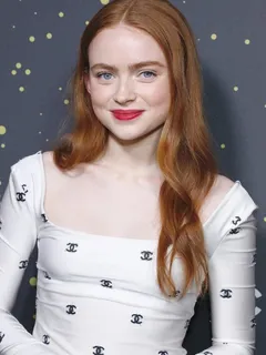 sexy readhead sadie sink