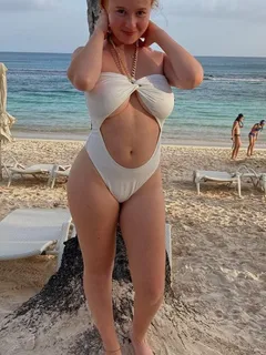 i love showing off my short curvy body at beaches