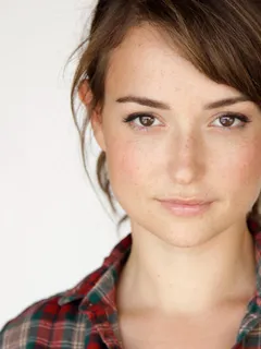 milana vayntrub (lilly from at&t commercial)