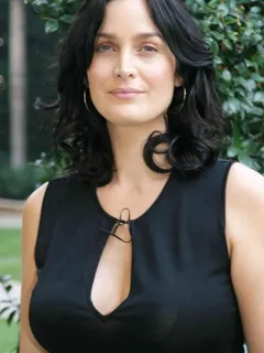 carrie-anne moss