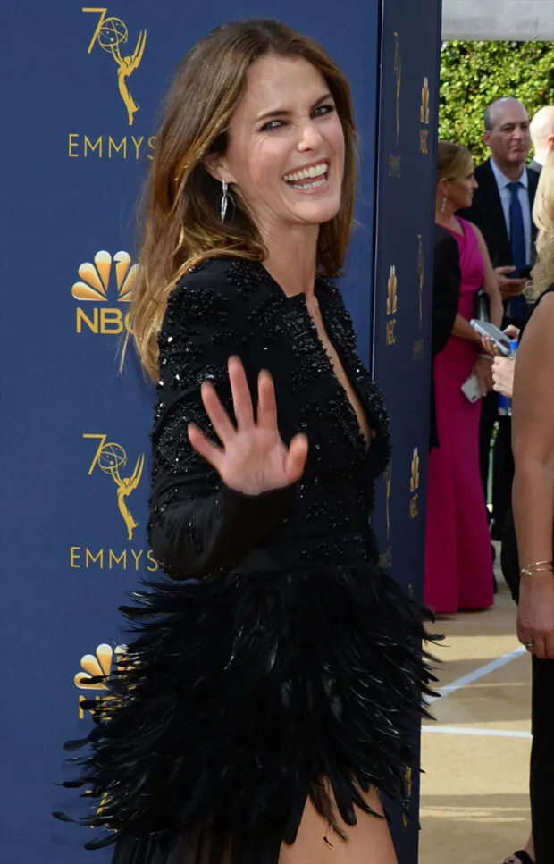 keri russell nipple peek on the emmy's redcarpet