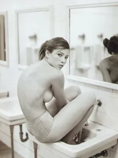 jessica biel in the sink