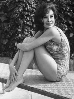 mary tyler moore feet and legs