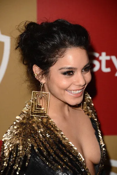 vanessa hudgens side-boob