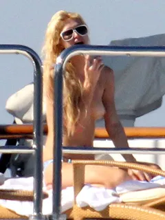 paris hilton topless