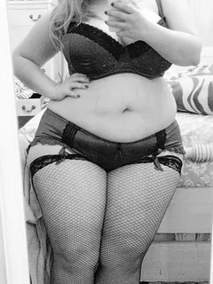 wide hips and big legs in fishnets