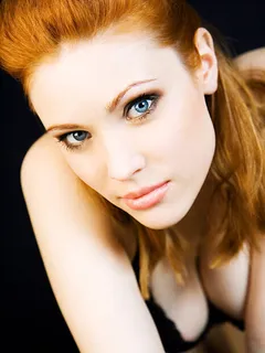 pretty redhead with limpid blue eyes