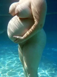 pregnant under water