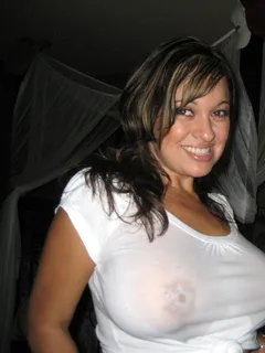 hot girl with big tits & wet t shirt