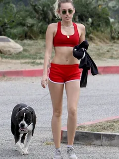 darling miley is unashamed to show her lovely body