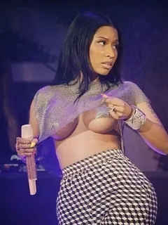 nicki minaj tits