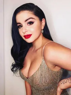 ariel winter massive boobs