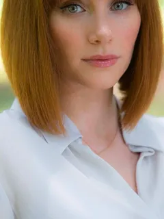 bryce dallas howard as claire in jurassic world