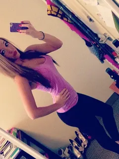 sexy girl selfshot in tight leggings showing off her tight ass ;)