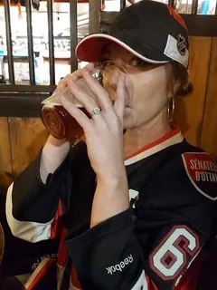 pam drinking beer