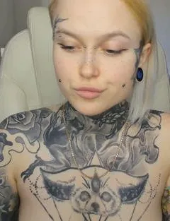 live sex chat with tatted alternative camgirl uralexis