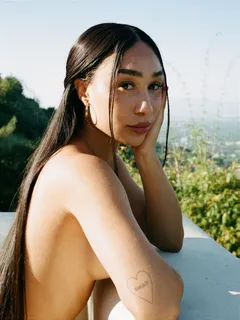 eva gutowski (youtuber) - enjoying the view