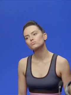 daisy ridley sports bra- the bubble(2022) bts