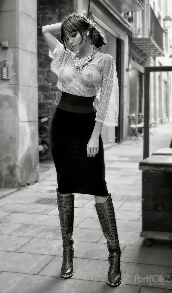maria demina b&w