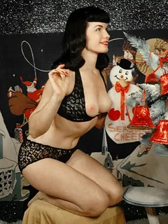 bettie page christmas pin-up