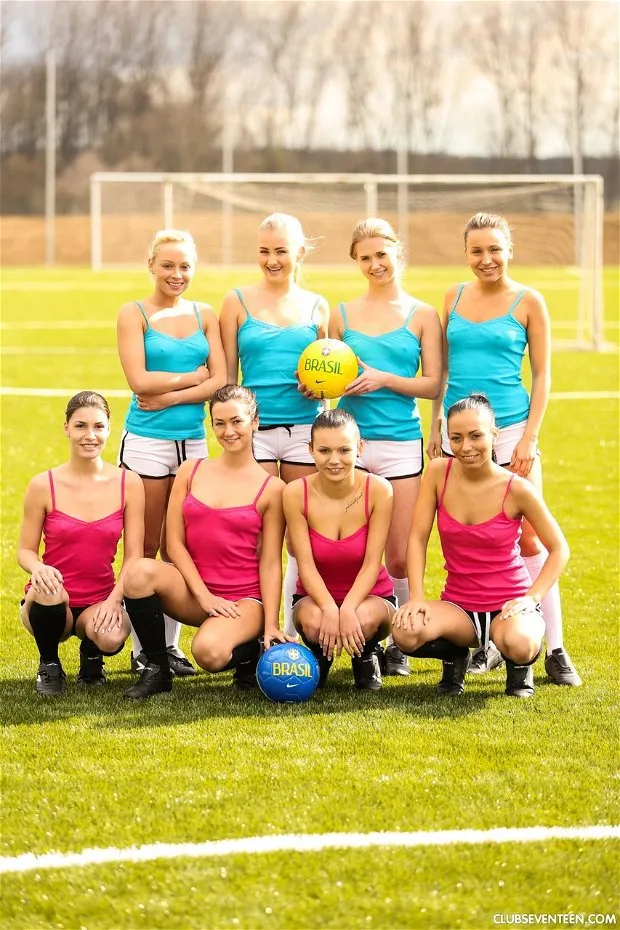 left to right: team blond: naomi i, cayla a, violette, bailey - team brunette: lilly p, tess c, vanessa p, nessy