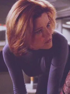 kate mulgrew as captain kathryn janeway in star trek: voyager