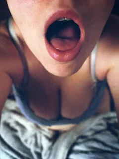 i'm so hungry, please cum in my mouth