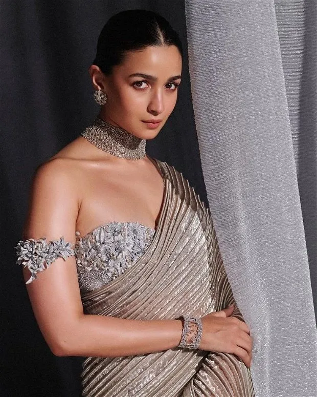 alia bhatt in sexy saree