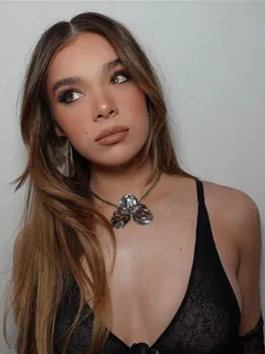 sexy hailee steinfield 2