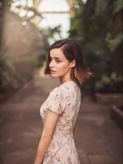 holly earl